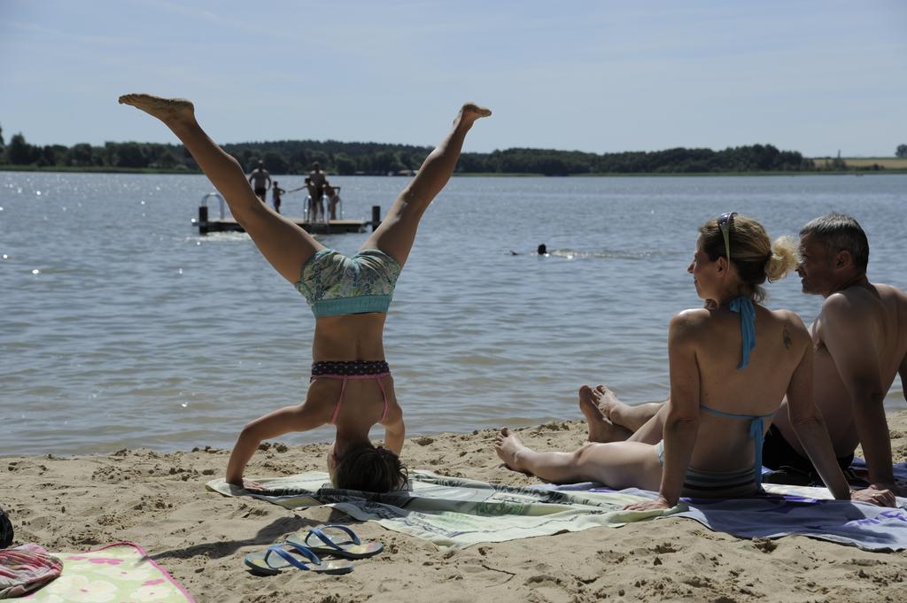 Camping-Und Ferienpark Havelberge Gross Quassow Exteriör bild
