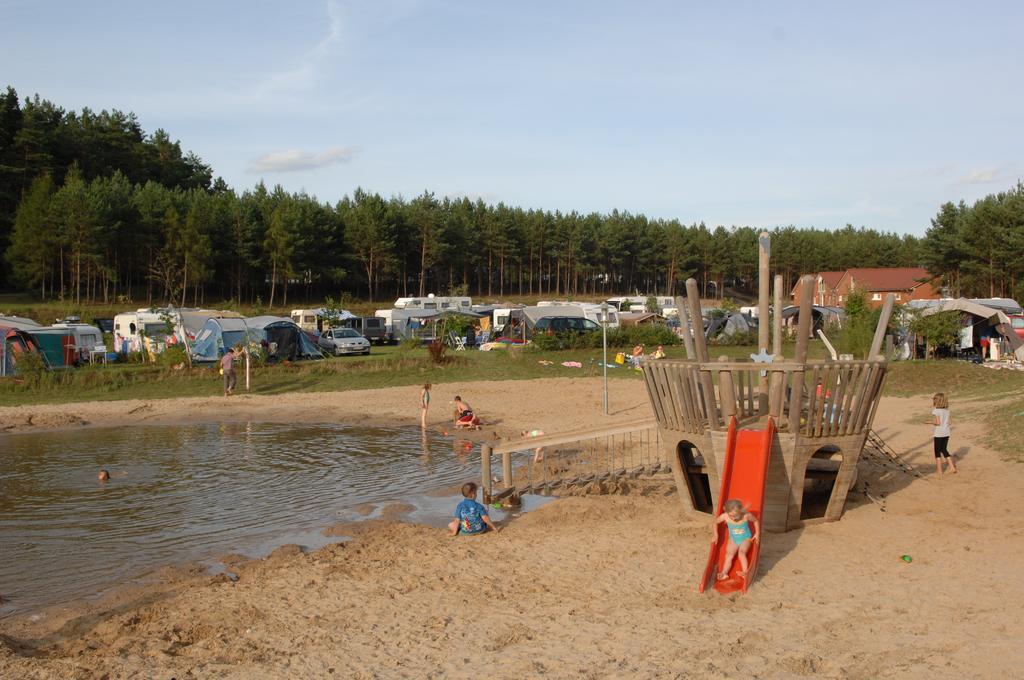 Camping-Und Ferienpark Havelberge Gross Quassow Rum bild